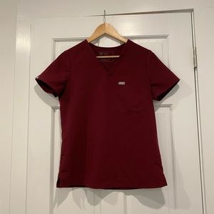 Size small figs scrub set burgundy